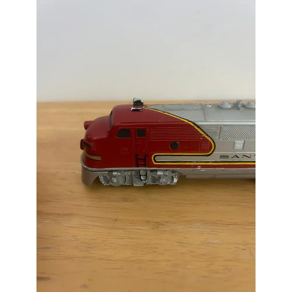 Lionel 2333 Santa Fe F3 Diesel Locomotive – Vintage Model Train – Silver/Red